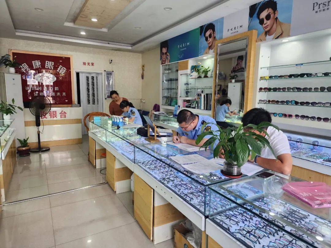 無(wú)證銷售隱形眼鏡護(hù)理液？立案查處！